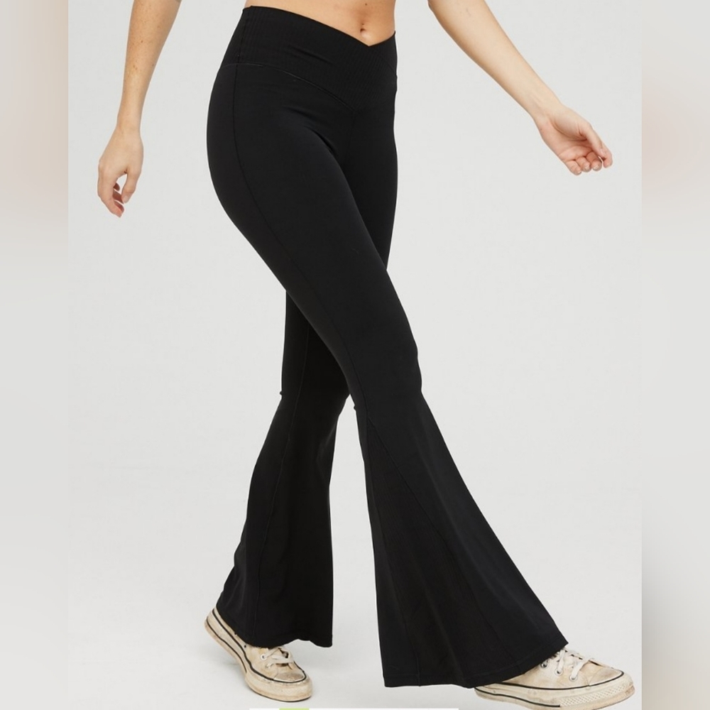 Offline Real Me Super Flare Leggings